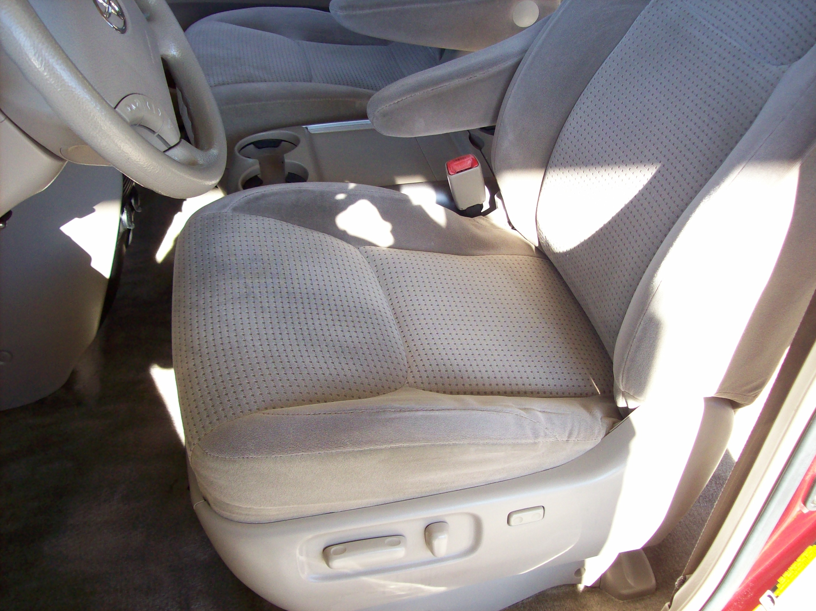 Used 2006 Toyota Sienna LE Minivan 4D FWD image 7