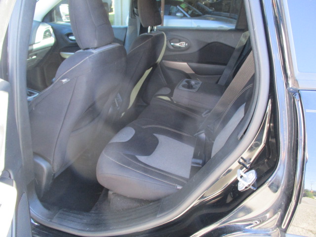 Used 2018 Jeep Cherokee FWD Latitude image 18