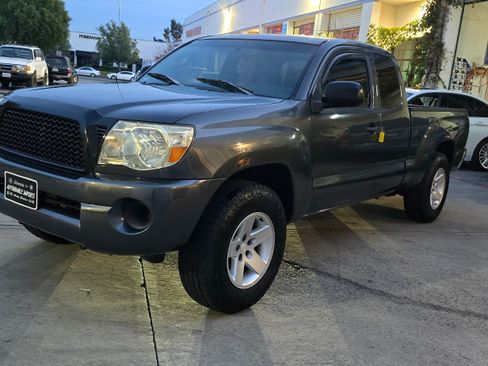 Used 2010 Toyota Tacoma SR5 image 15