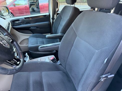 Used 2016 Dodge Grand Caravan image 36