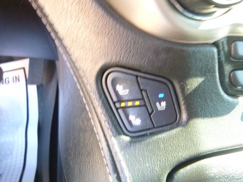 Used 2018 GMC Yukon Denali image 32