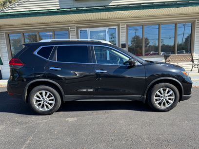 Used 2017 Nissan Rogue SV