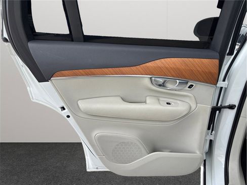 Used 2021 Volvo XC90 T6 Momentum image 38