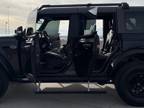 Used 2023 Ford Bronco Wildtrak image 9