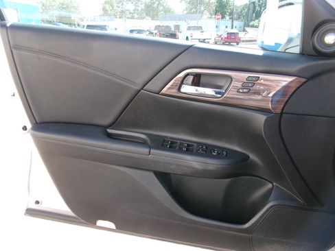 Used 2017 Honda Accord EX-L image 18