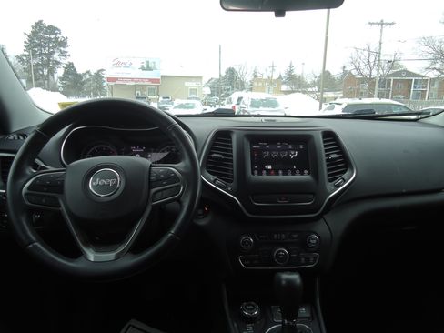 Used 2019 Jeep Cherokee Latitude Plus image 7