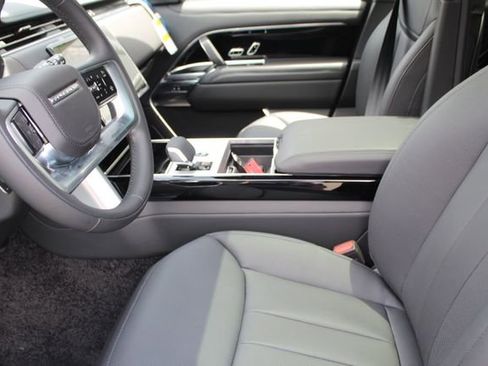 New 2025 Land Rover Range Rover SE image 18