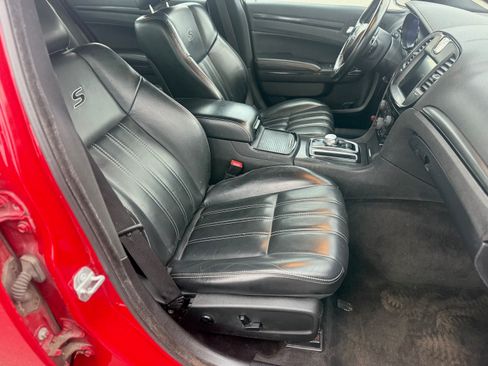 Used 2016 Chrysler 300 S image 8
