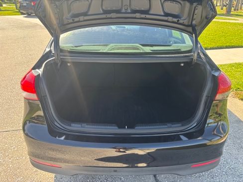 Used 2018 Kia Forte LX image 9