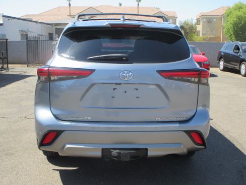 Used 2021 Toyota Highlander AWD Platinum V6 image 11