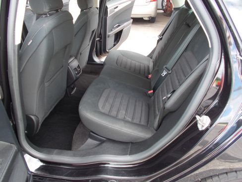 Used 2019 Ford Fusion SE FWD image 15