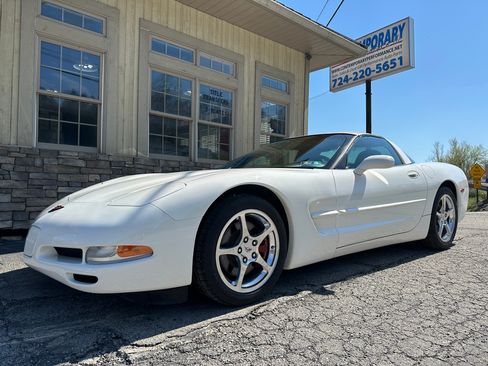 Used 2001 Chevrolet Corvette image 1