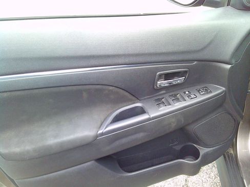 Used 2017 Mitsubishi Outlander Sport ES image 10