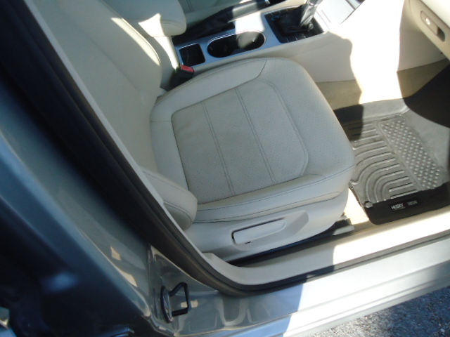 Used 2013 Volkswagen Passat TDI SE FWD image 4