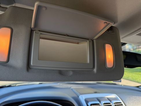 Used 2011 GMC Acadia SL image 21