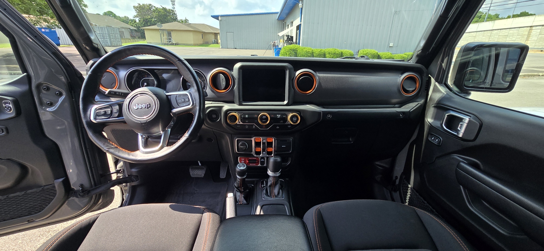 Used 2023 Jeep Gladiator Mojave AWD/4WD image 14