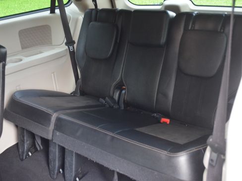 Used 2019 Dodge Grand Caravan SXT FWD image 10