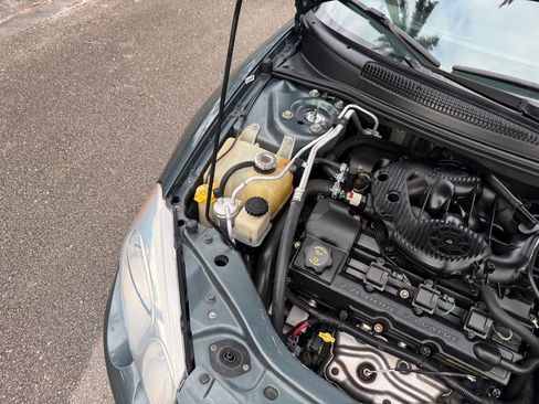 Used 2005 Chrysler Sebring Touring image 52