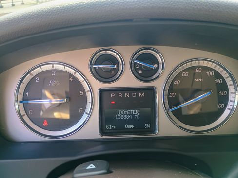 Used 2013 Cadillac Escalade AWD Luxury image 24