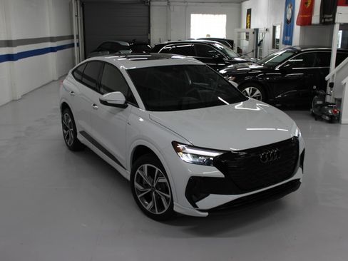 Used 2024 Audi Q4 e-tron Premium Plus image 12