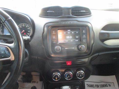 Used 2017 Jeep Renegade Latitude image 6