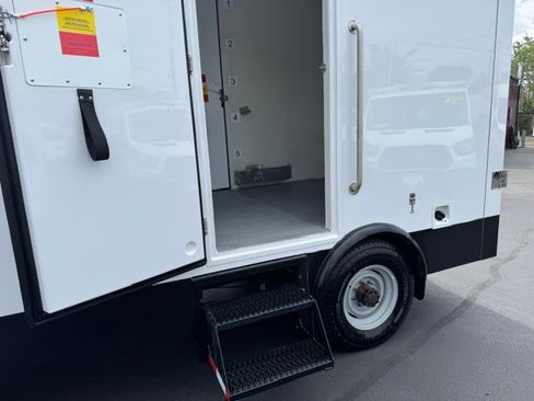 Used 2023 Ford E-350 and Econoline 350 Super Duty RWD image 3
