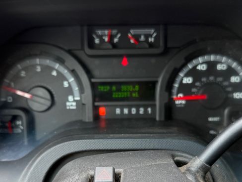 Used 2011 Ford E-250 and Econoline 250 image 11