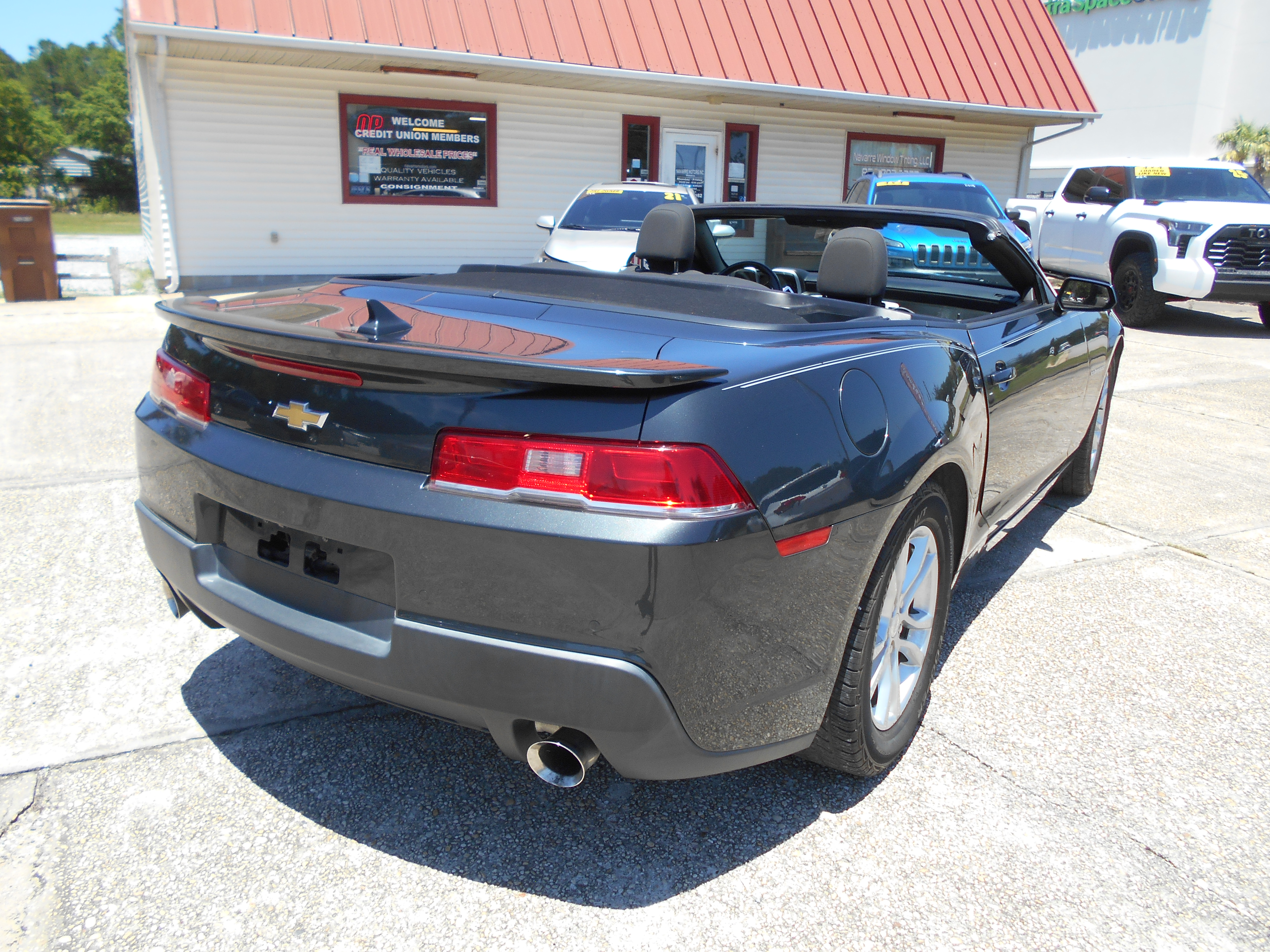 Used 2015 Chevrolet Camaro LT Convertible RWD image 5