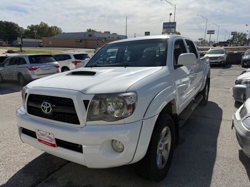 Used 2011 Toyota Tacoma PreRunner image 4