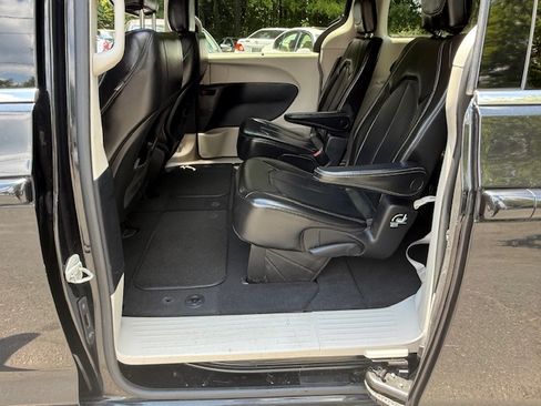 Used 2020 Chrysler Voyager LXi image 20