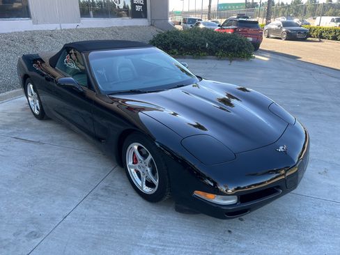 Used 2003 Chevrolet Corvette image 8