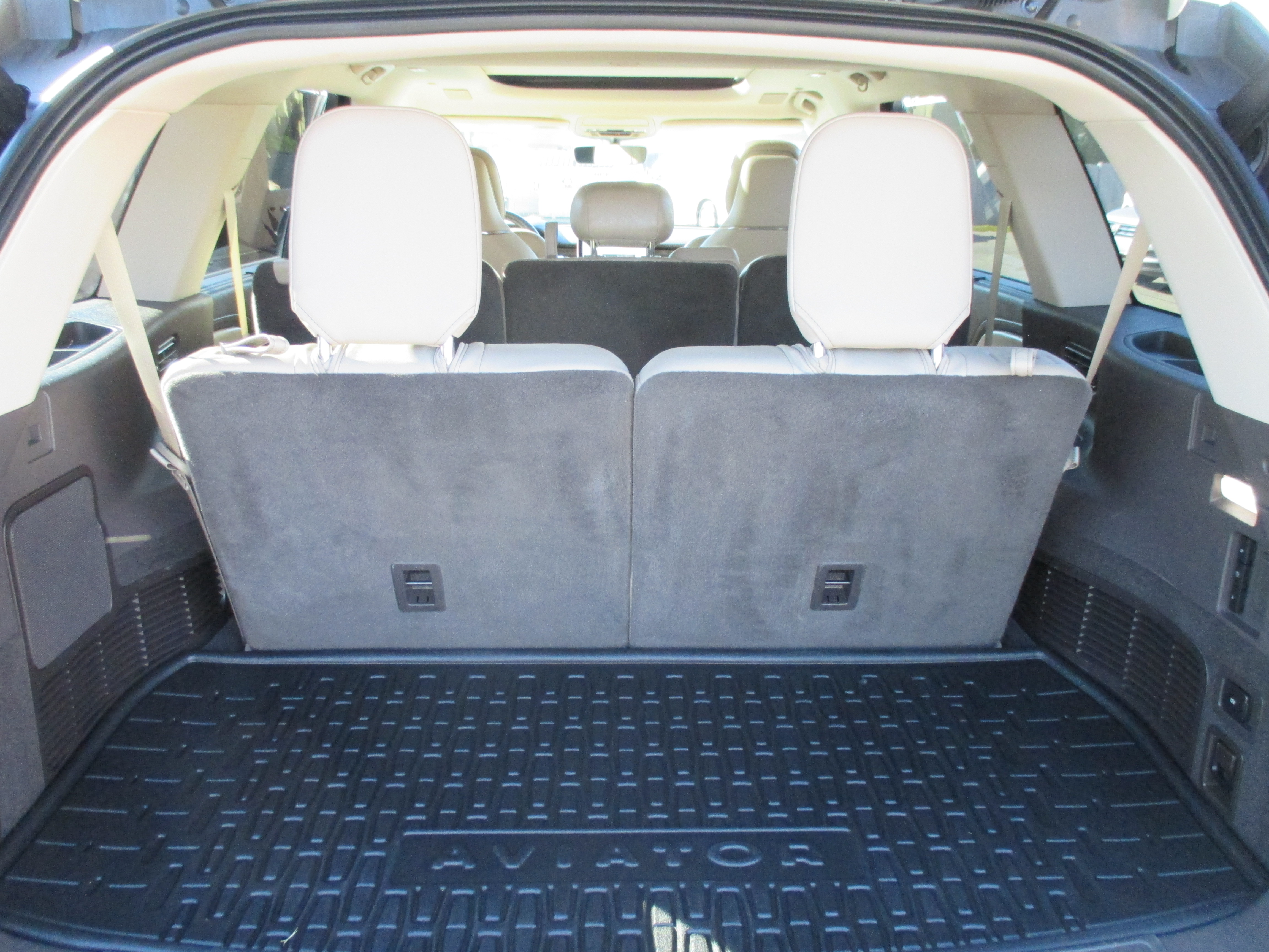 Used 2020 Lincoln Aviator AWD Reserve image 16