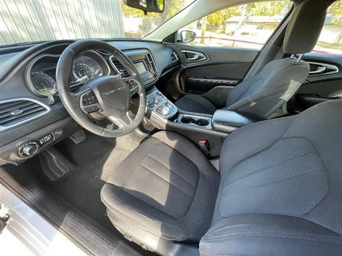 Used 2016 Chrysler 200 Limited image 8