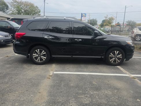 Used 2019 Nissan Pathfinder S image 4