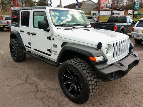 Used 2018 Jeep Wrangler Unlimited Sport image 6