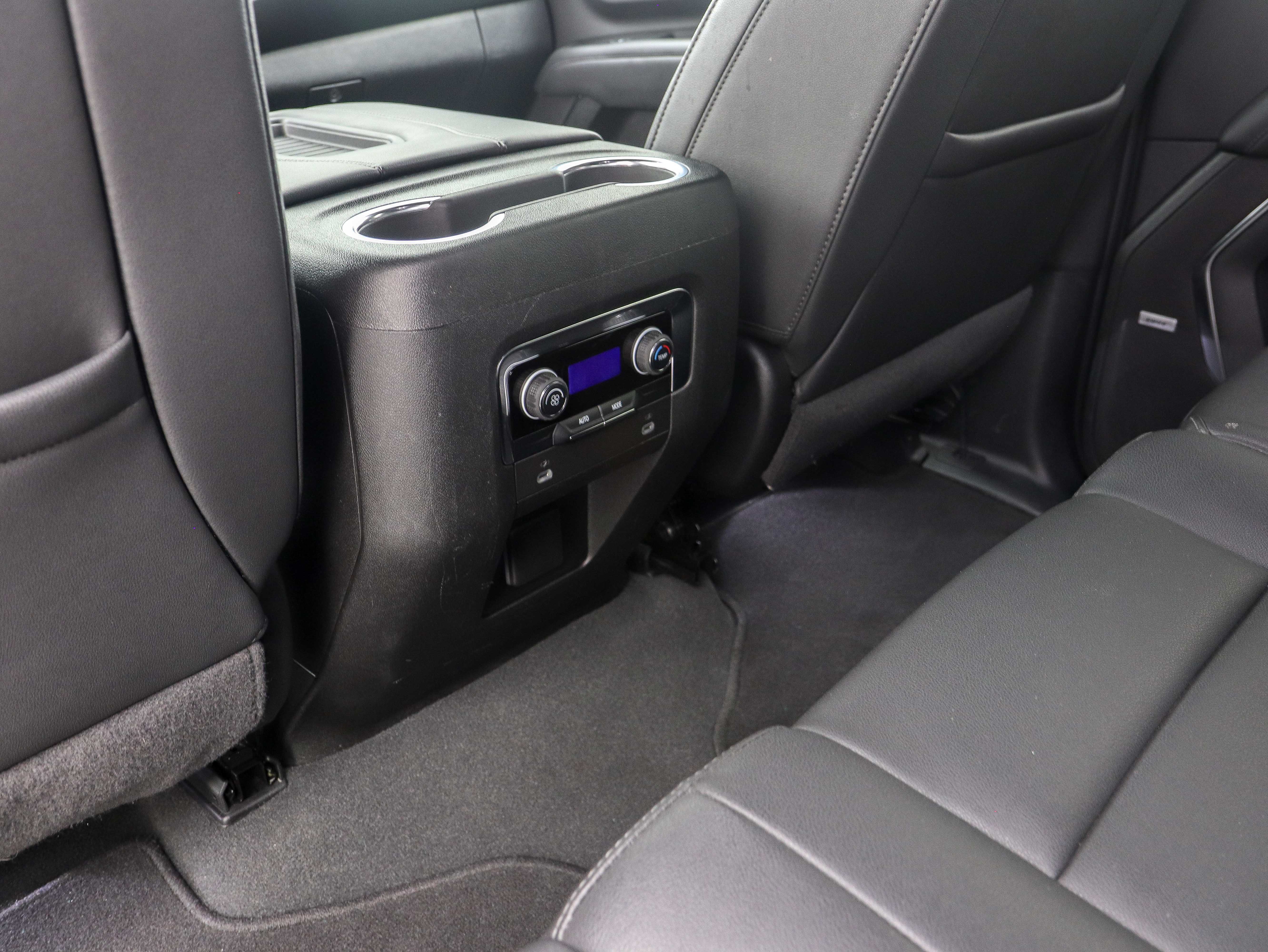 Used 2024 Chevrolet Suburban 4WD LT image 20