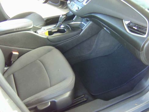 Used 2018 Chevrolet Malibu LT image 12