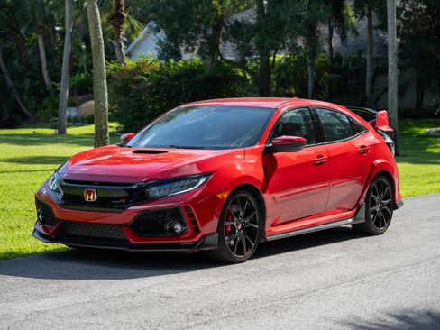 Used 2017 Honda Civic Type R Hatchback image 2