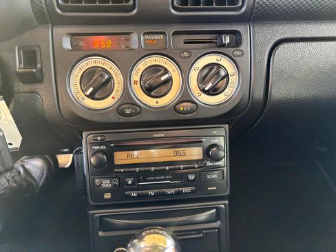 Used 2003 Toyota MR2 Spyder image 13