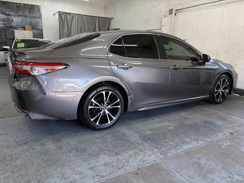 Used 2018 Toyota Camry SE Sedan FWD image 6