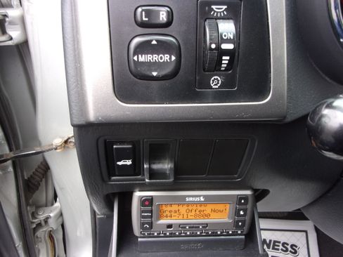 Used 2003 Pontiac Vibe image 12