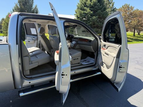 Used 2013 Chevrolet Silverado 2500 LTZ AWD/4WD image 11