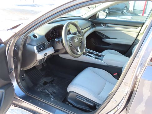 Used 2018 Honda Accord LX image 10