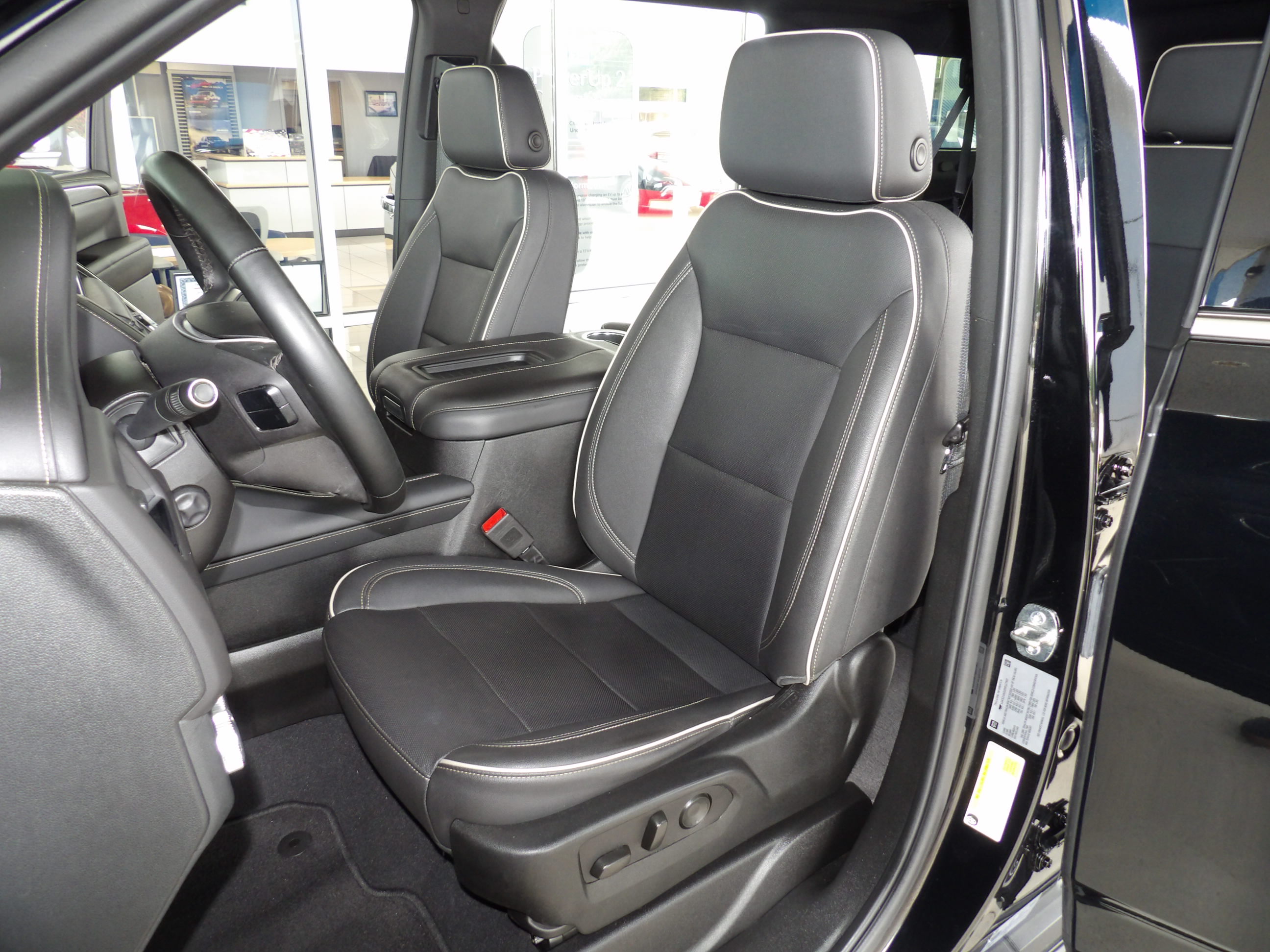 Used 2024 GMC Yukon XL 2WD SLT image 19