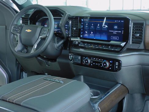 Used 2025 Chevrolet Silverado 2500 High Country image 36