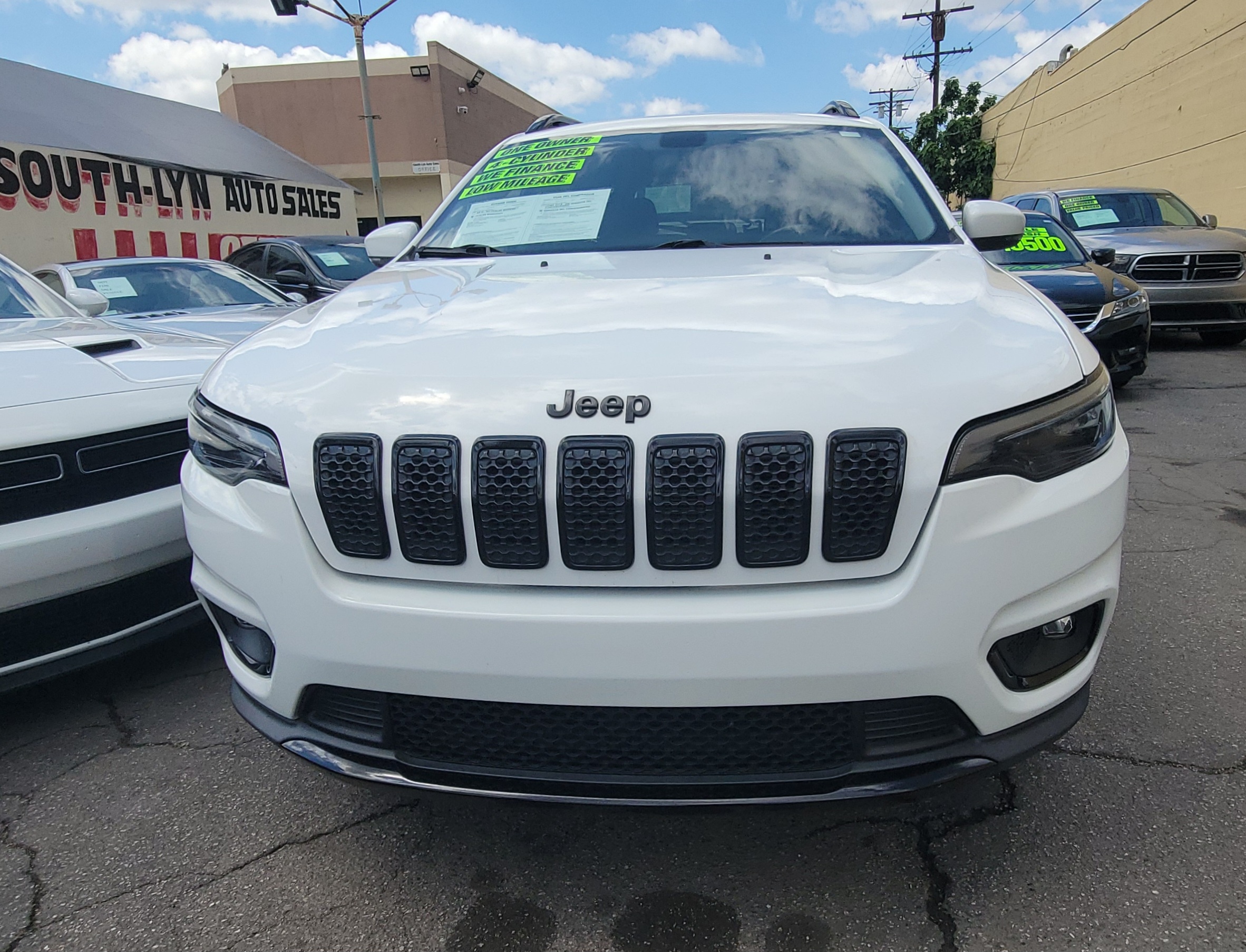 Used 2020 Jeep Cherokee Altitude AWD/4WD image 3