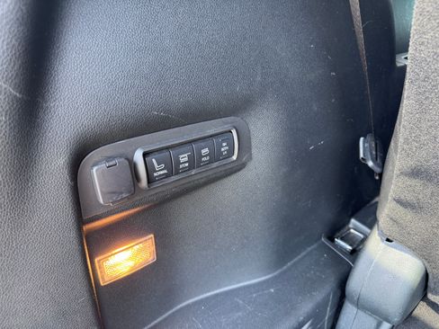 Used 2019 Ford Explorer Limited image 19