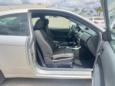 Used 2010 Ford Focus SE Coupe FWD image 18