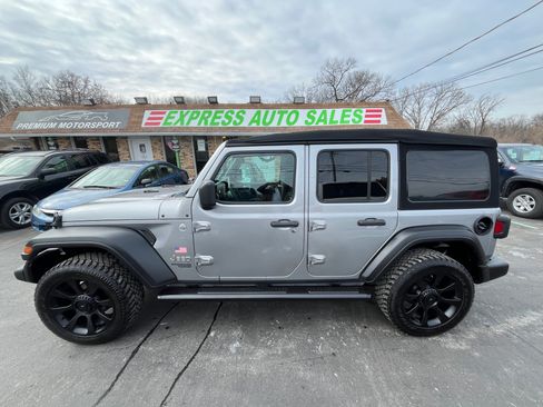 Used 2019 Jeep Wrangler Sport S image 4