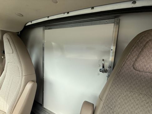 Used 2016 Chevrolet Express 3500 image 16